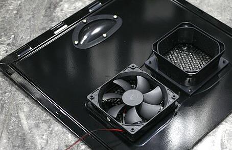 金屬散熱器與安裝在主機殼上風扇分離的散熱方案